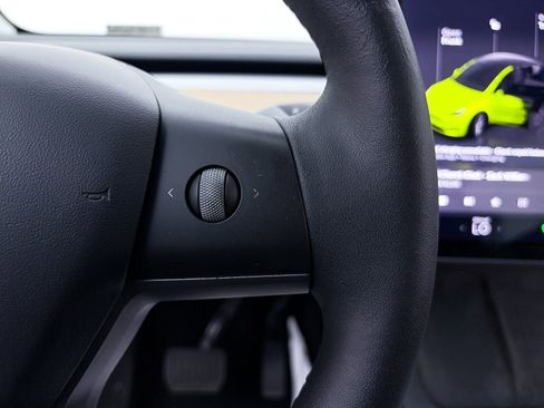 Used 2022 Tesla Model Y Long Range image 28