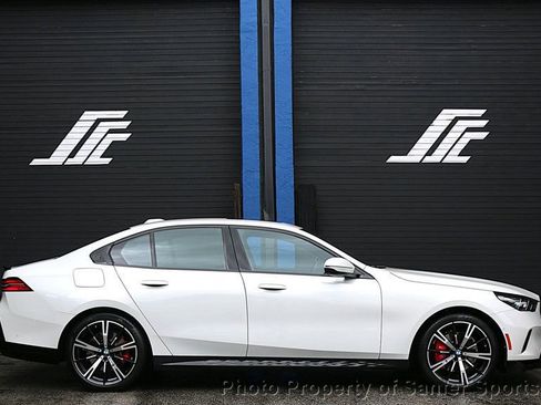 Used 2025 BMW 540i xDrive w/ Premium Package image 1