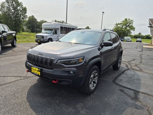 Used 2020 Jeep Cherokee Trailhawk AWD/4WD image 4