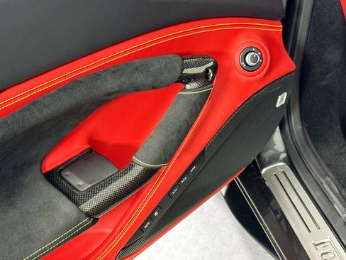 Certified 2022 Ferrari F8 Tributo RWD image 16