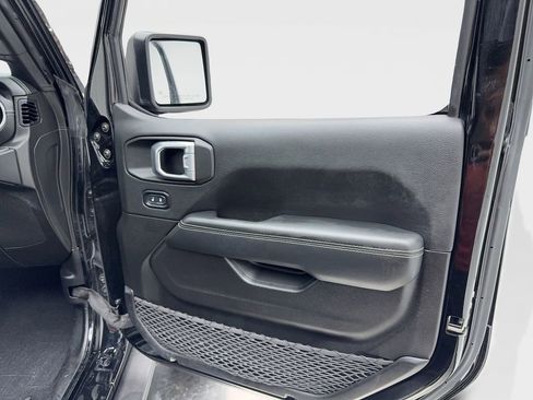 Used 2022 Jeep Wrangler Unlimited Sahara w/ Cold Weather Group AWD/4WD image 35