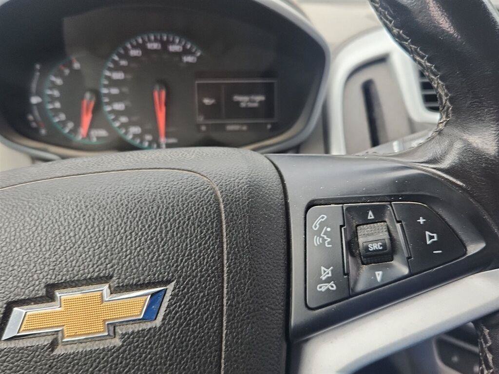 Used 2017 Chevrolet Sonic LT w/ Convenience Package FWD image 6