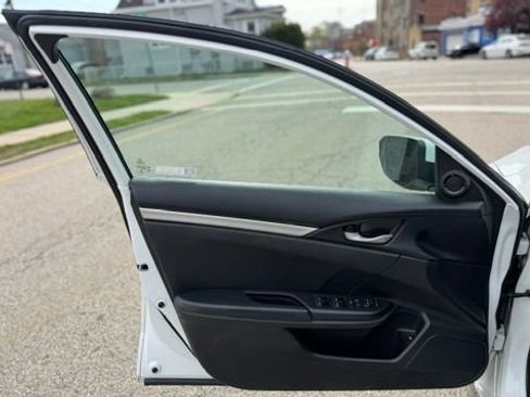 Used 2019 Honda Civic Sport image 11