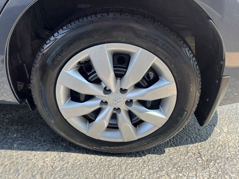 Used 2016 Toyota Corolla LE FWD image 17