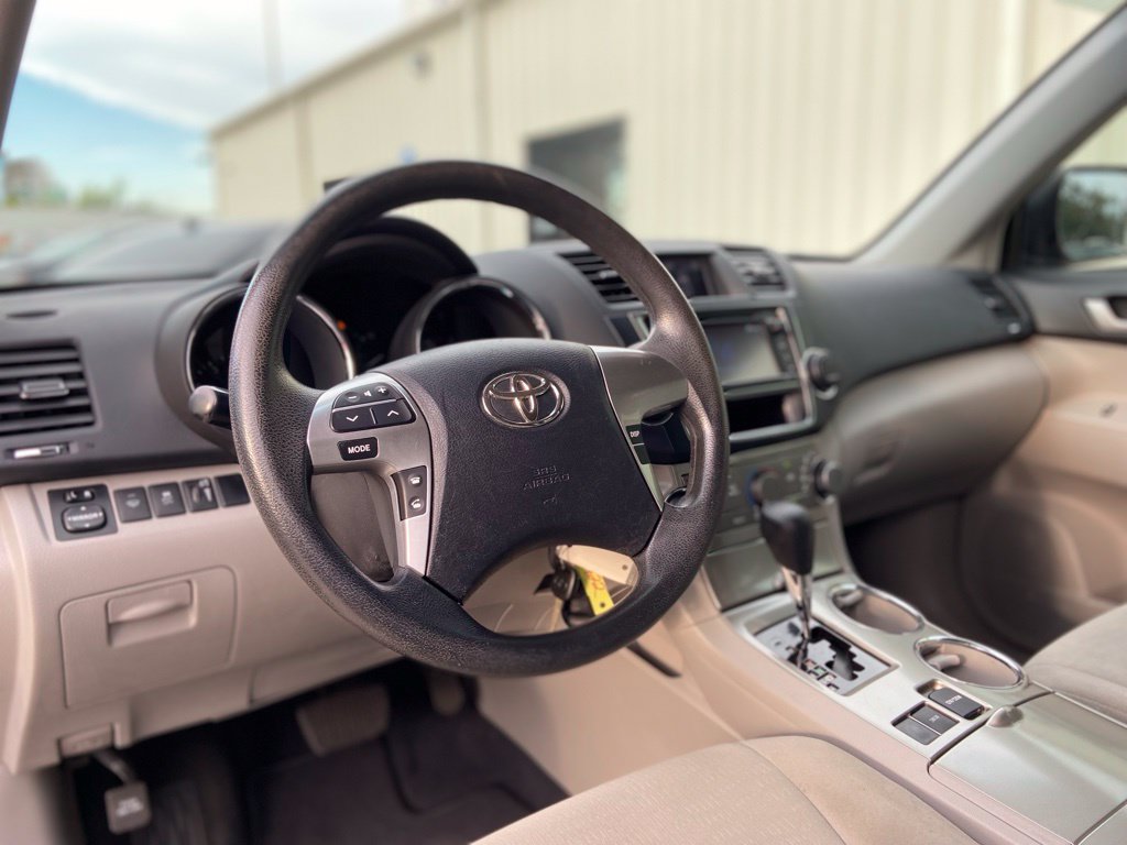Used 2013 Toyota Highlander Plus FWD image 15