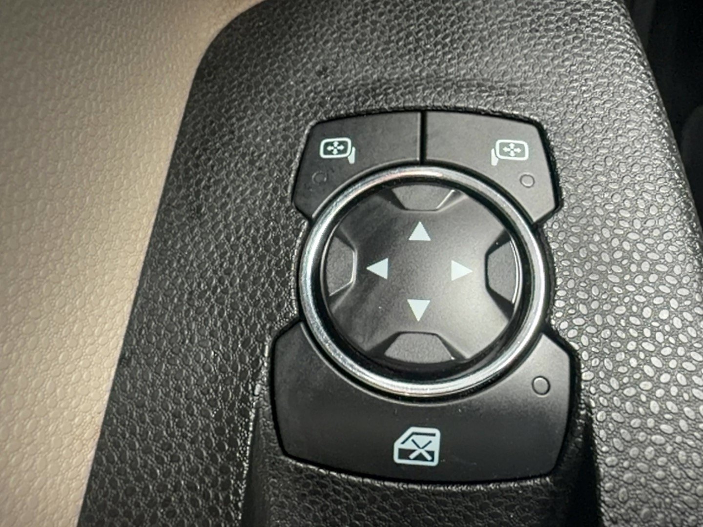 Used 2018 Ford EcoSport SE FWD image 16