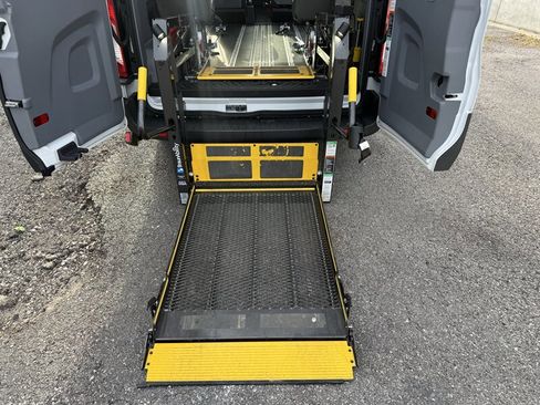 Used 2018 Ford Transit 150 XL image 6