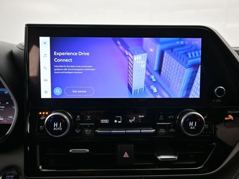 Used 2023 Toyota Highlander Limited image 13