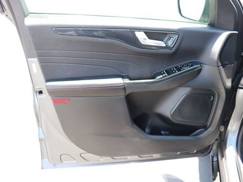 Used 2023 Ford Escape ST-Line FWD image 9