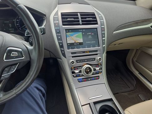 Used 2019 Lincoln MKZ Reserve FWD image 10