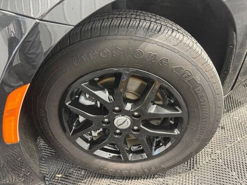 Used 2023 Chrysler Pacifica Touring image 34