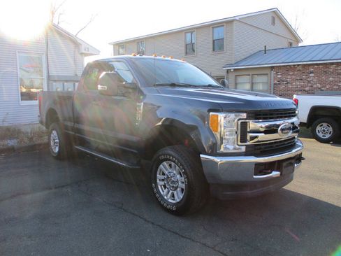 Used 2017 Ford F250 XLT w/ FX4 Off-Road Package image 5