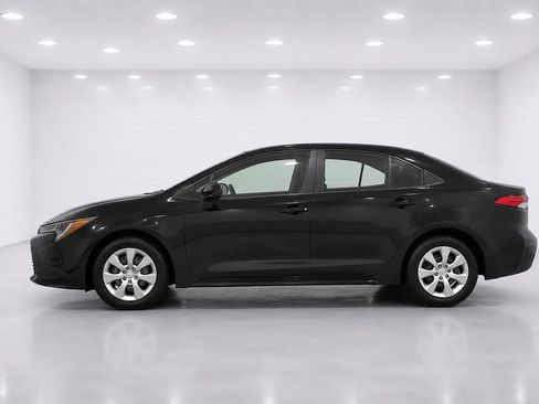 Used 2026 Toyota Corolla LE FWD image 2