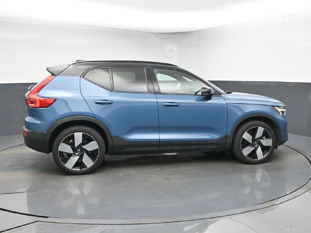 Used 2023 Volvo XC40 Recharge Ultimate AWD/4WD image 9