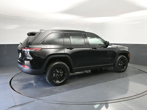 New 2026 Jeep Grand Cherokee Altitude image 15