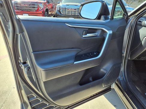 Used 2020 Toyota RAV4 XLE image 21