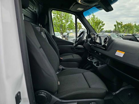Used 2025 Mercedes-Benz Sprinter 2500 image 11