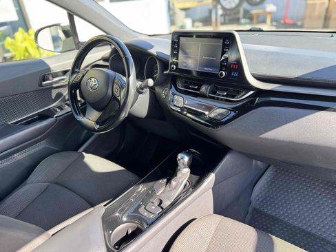 Used 2019 Toyota C-HR XLE image 19