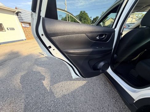 Used 2019 Nissan Rogue SV AWD/4WD image 49