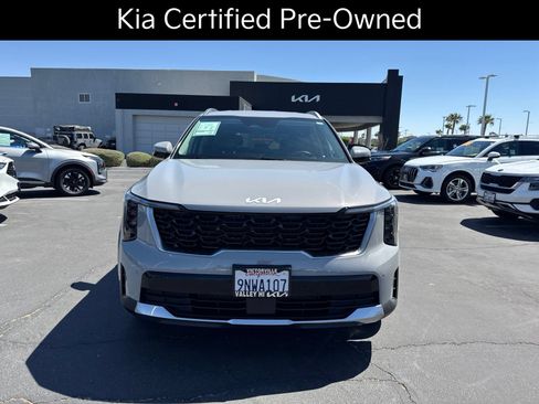 Certified 2025 Kia Sorento S FWD image 2