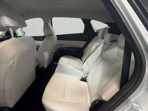 Certified 2025 Hyundai Tucson SE FWD image 11