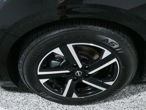 Used 2024 Nissan Sentra SV FWD image 11