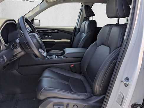 Used 2025 Honda Pilot Touring image 17