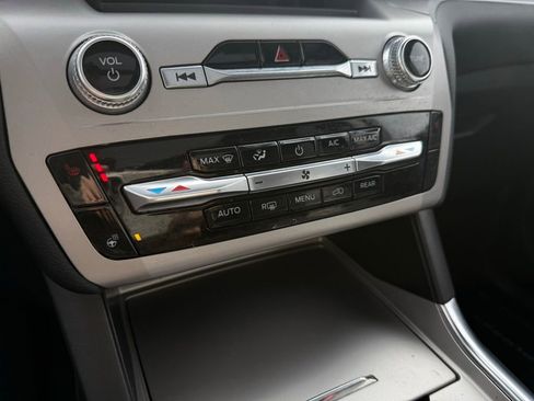 Certified 2022 Ford Explorer XLT w/ Equipment Group 202A image 21