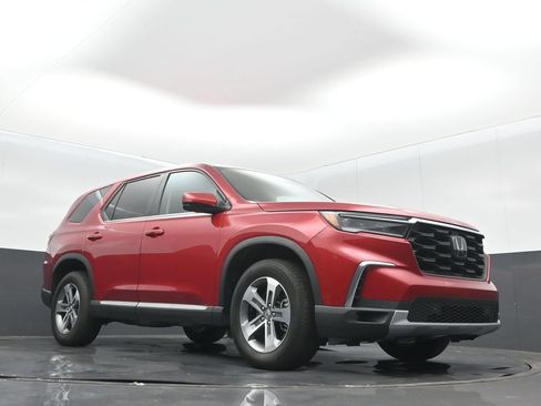 Used 2025 Honda Pilot EX-L image 10