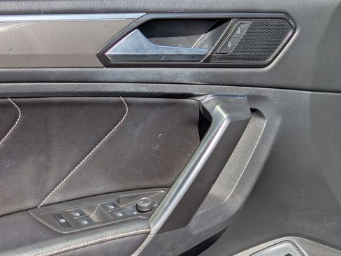 Used 2022 Volkswagen Tiguan SE R-Line image 12