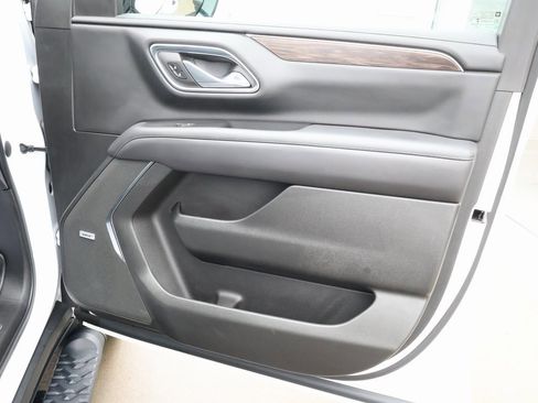 Used 2022 Chevrolet Tahoe Z71 w/ Luxury Package image 43