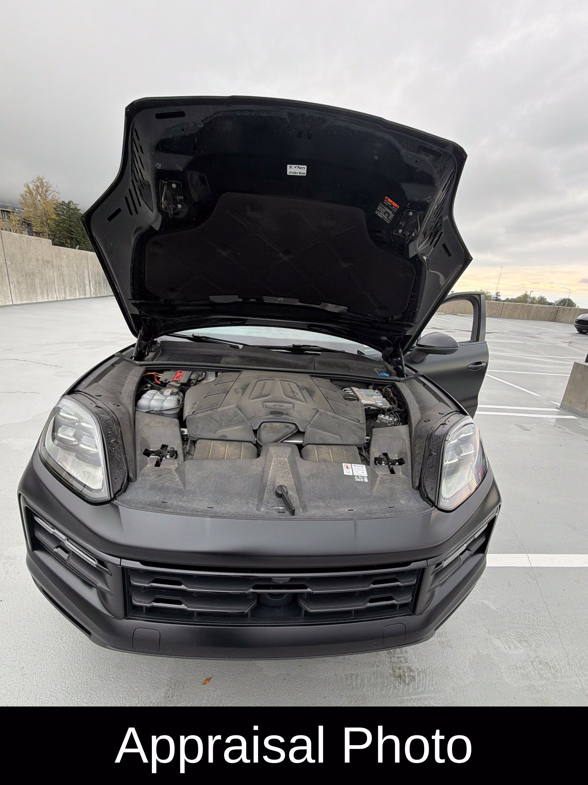 Certified 2024 Porsche Cayenne Coupe AWD/4WD image 25