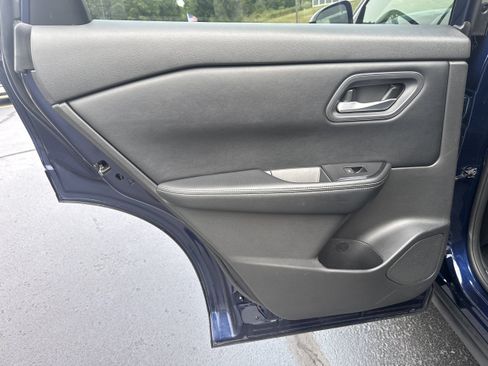 Used 2024 Nissan Rogue SV FWD image 8