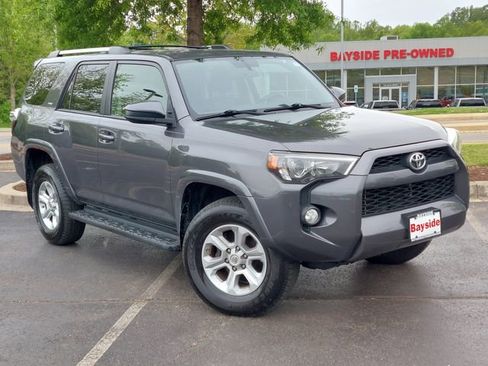 Used 2019 Toyota 4Runner SR5 AWD/4WD image 2
