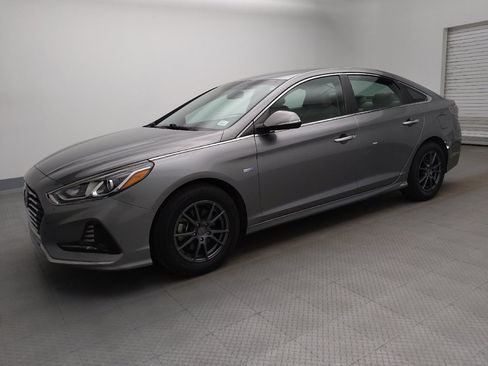 Used 2018 Hyundai Sonata SE FWD image 2