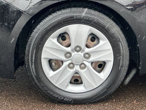 Used 2017 Kia Forte LX image 23