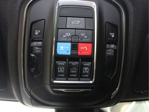 New 2025 Jeep Grand Cherokee Limited w/ Luxury Tech Group II image 19