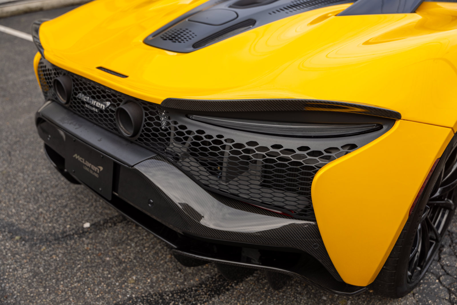 Used 2023 McLaren Artura RWD image 27