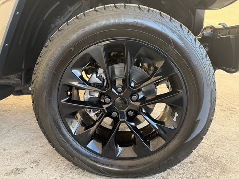 Used 2021 Jeep Wrangler Unlimited Sahara w/ Safety Group image 11