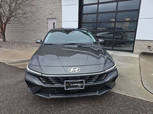 Used 2025 Hyundai Elantra Limited FWD image 2