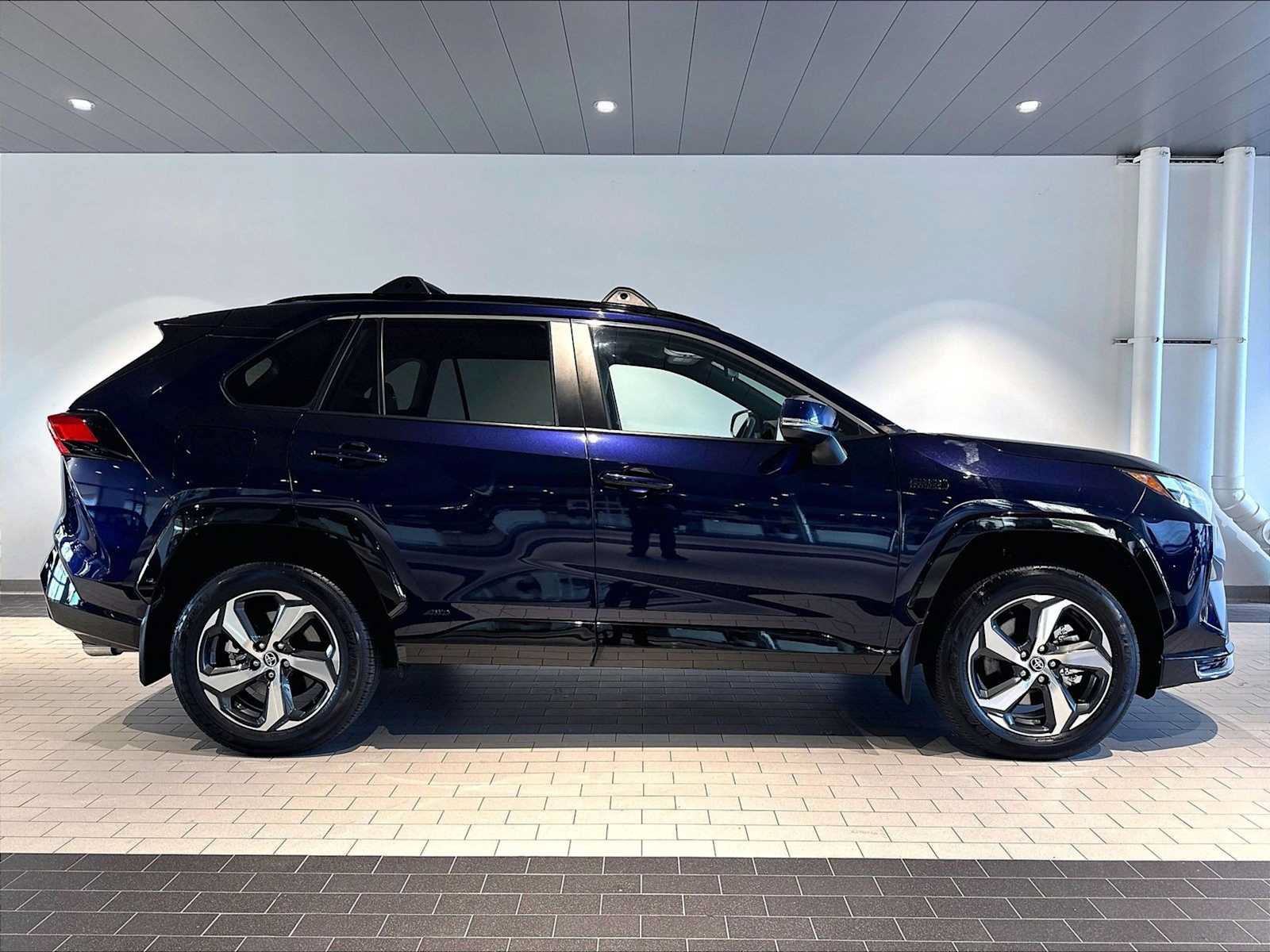 Used 2024 Toyota RAV4 SE w/ Weather & Moonroof Package AWD/4WD image 11
