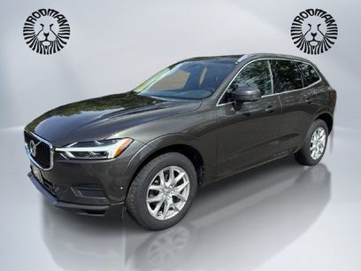 Used 2018 Volvo XC60 T5 Momentum w/ Vision Package
