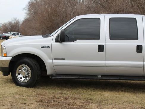 Used 2003 Ford F250 XLT image 3
