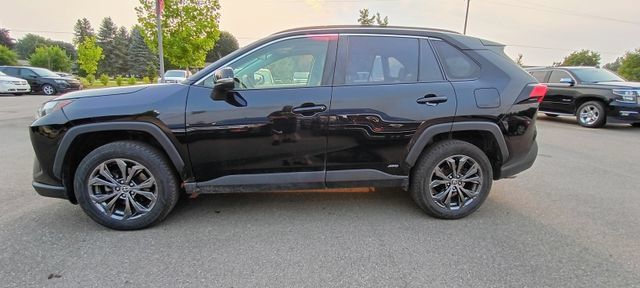 Used 2022 Toyota RAV4 XLE Premium AWD/4WD image 4