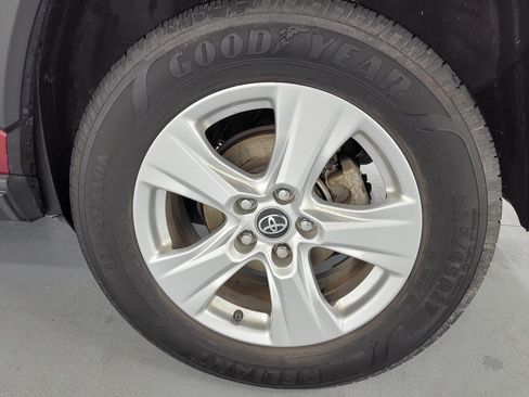 Used 2020 Toyota RAV4 XLE w/ XLE Grade Weather Package AWD/4WD image 11