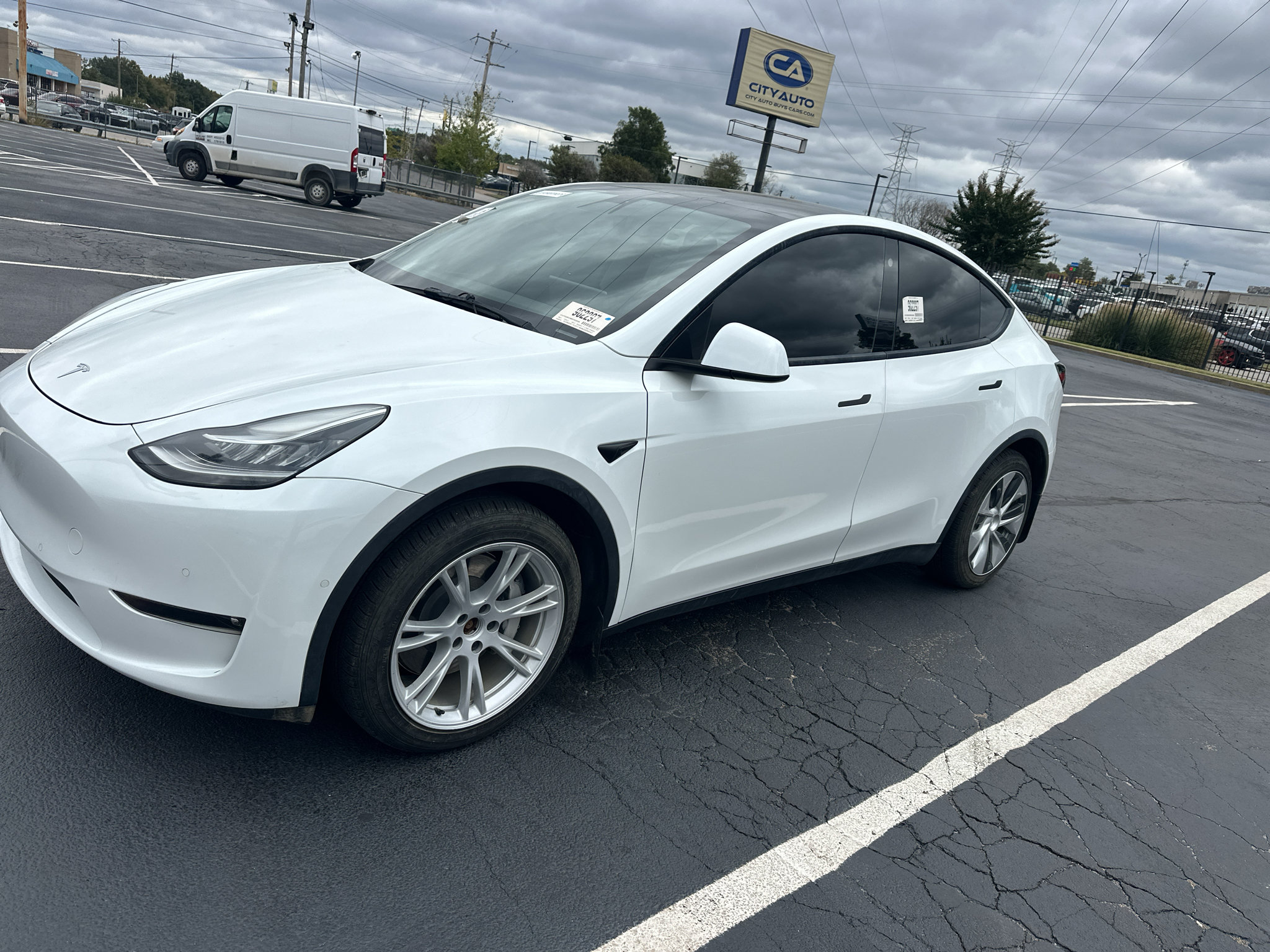 Used 2021 Tesla Model Y Long Range AWD/4WD image 1