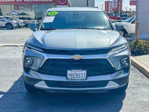 Used 2025 Chevrolet Blazer LT FWD image 3
