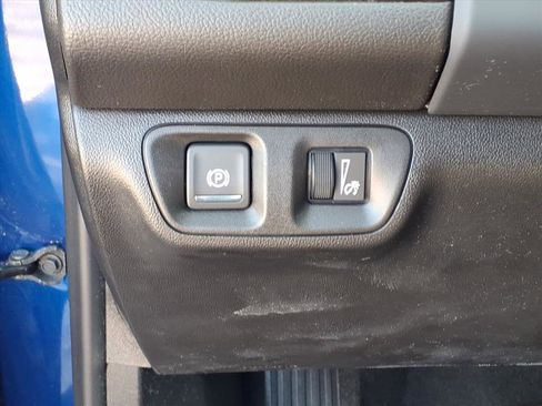 Used 2023 GMC Acadia SLE w/ Driver Convenience Package image 20