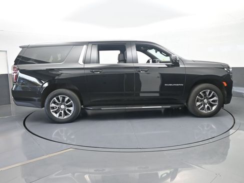 Used 2024 Chevrolet Suburban LT image 7