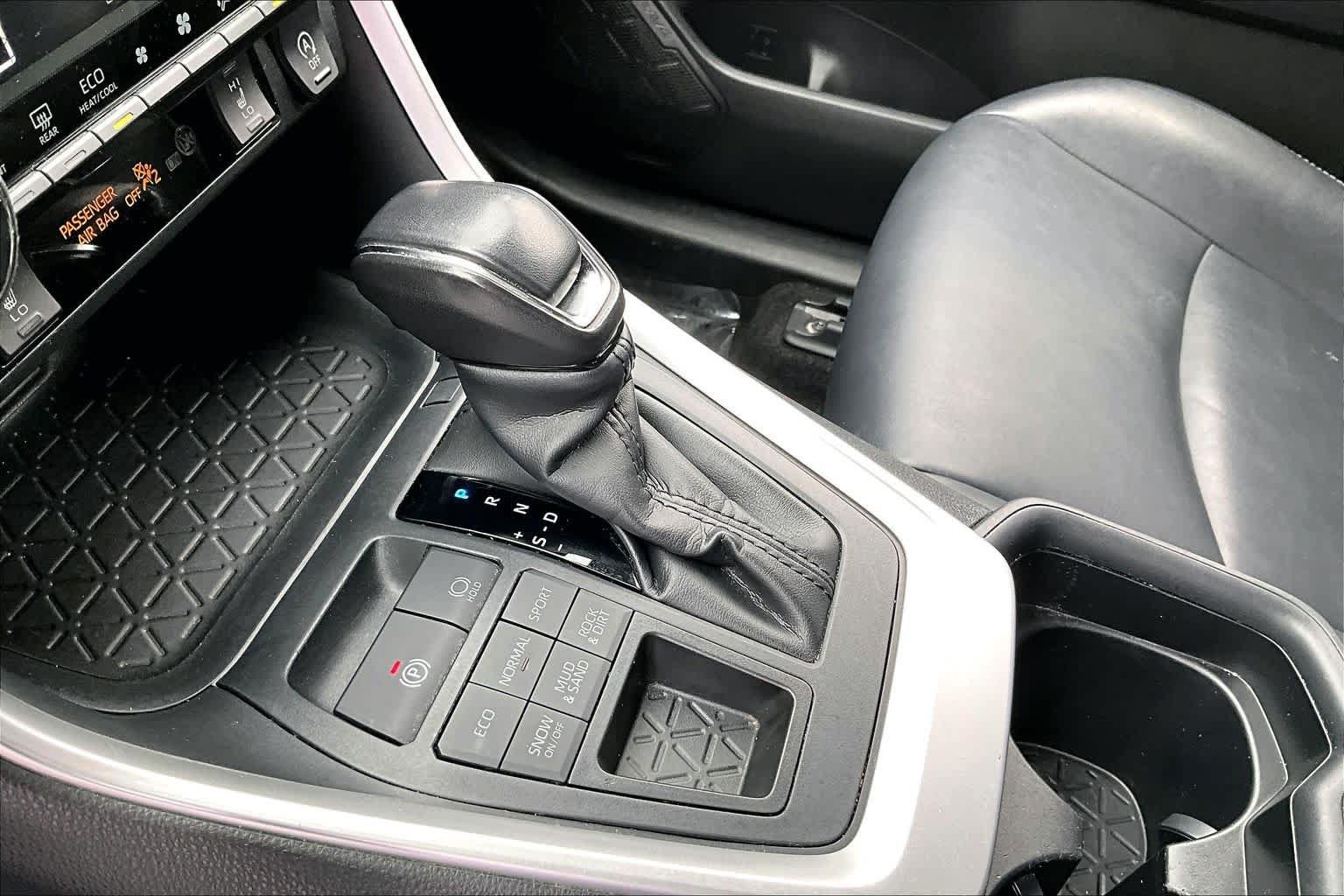 Used 2020 Toyota RAV4 XLE Premium AWD/4WD image 17